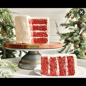 Hearth and Hand cake stand with lid